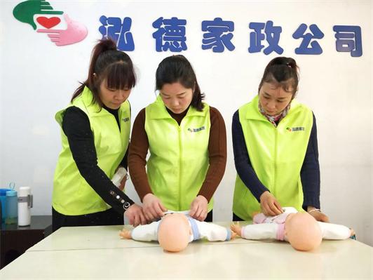 南阳月嫂泓德家政公司_宝宝总爱流口水?
