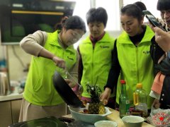 南阳月嫂泓德家政公司_八种喂奶误区。